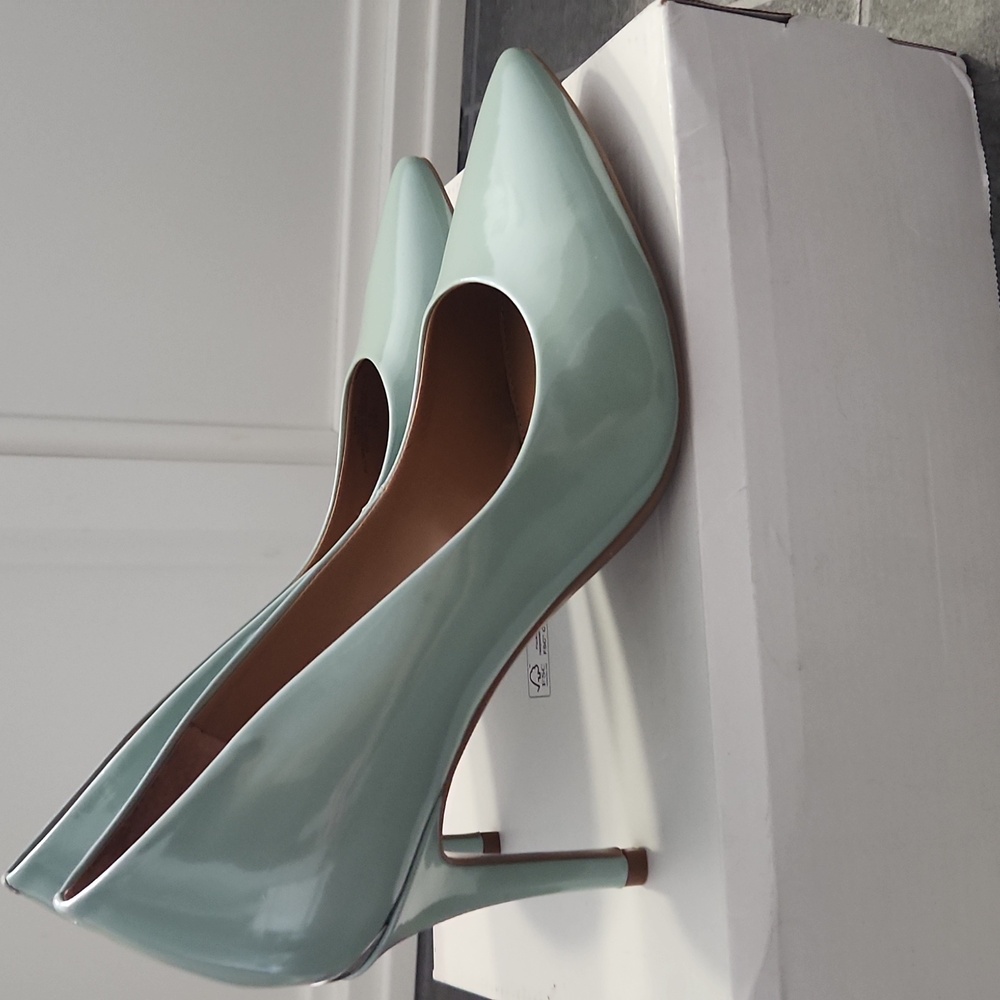 Calvin Klein Gayle Pumps - Picture 2 of 8